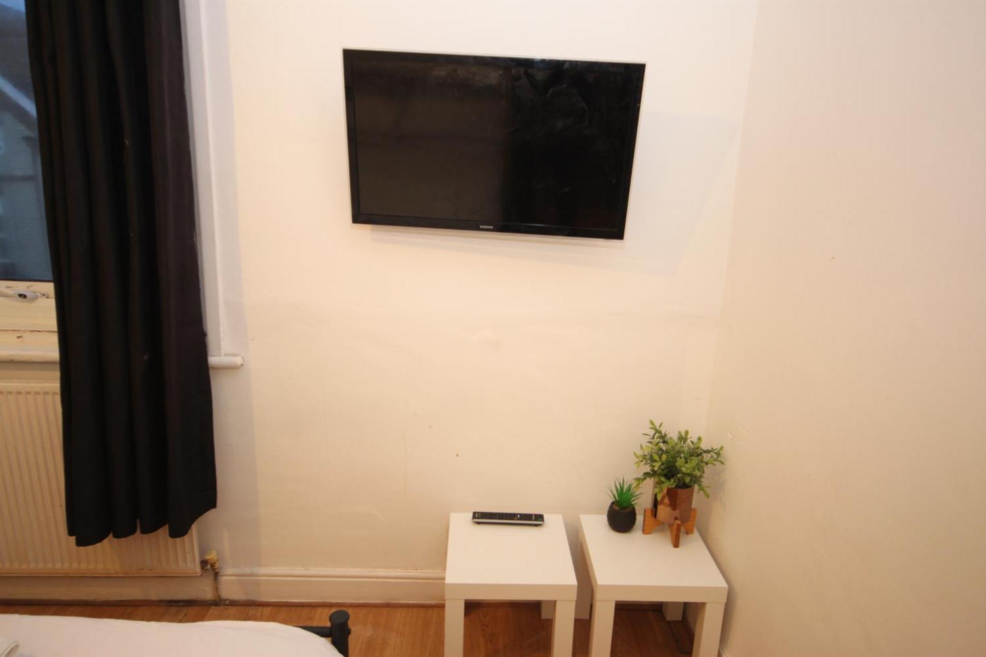 Barton Seaview, Self Catering Studio Apartments, Promenade & Central Beach Location, Families, Couples Or 23 Years Plus Only, Free Parking 블랙풀 객실 사진