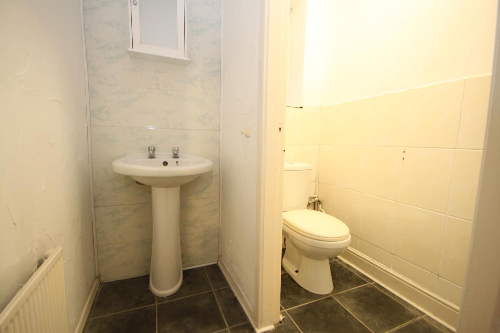 Barton Seaview, Self Catering Studio Apartments, Promenade & Central Beach Location, Families, Couples Or 23 Years Plus Only, Free Parking 블랙풀 외부 사진