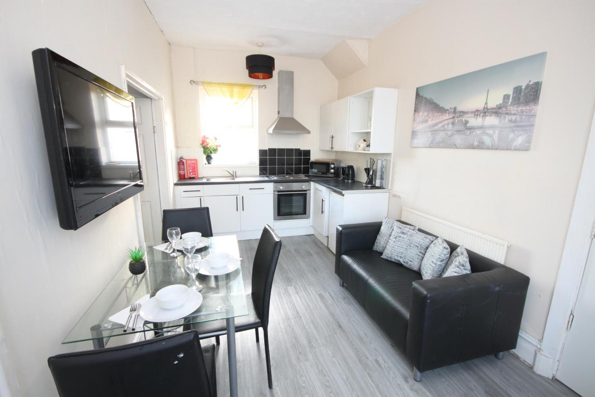 Barton Seaview, Self Catering Studio Apartments, Promenade & Central Beach Location, Families, Couples Or 23 Years Plus Only, Free Parking 블랙풀 외부 사진