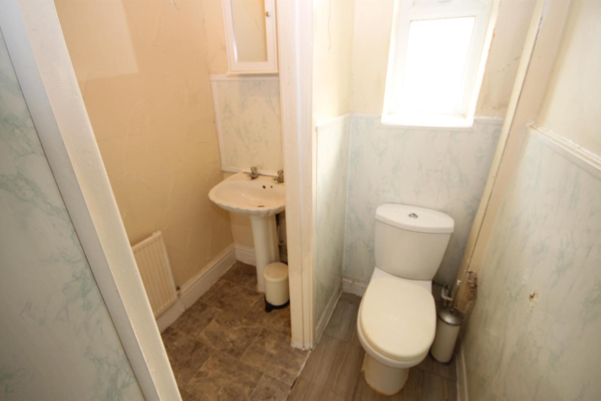 Barton Seaview, Self Catering Studio Apartments, Promenade & Central Beach Location, Families, Couples Or 23 Years Plus Only, Free Parking 블랙풀 객실 사진