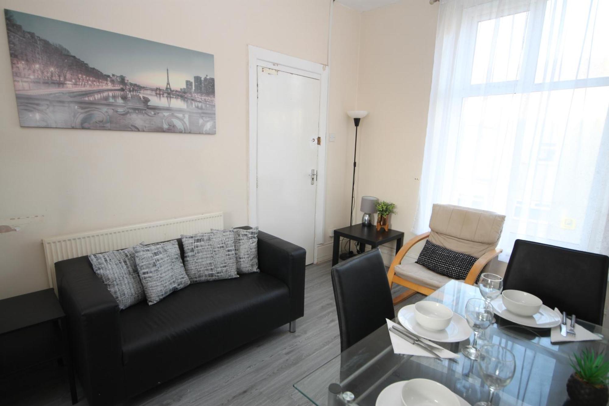 Barton Seaview, Self Catering Studio Apartments, Promenade & Central Beach Location, Families, Couples Or 23 Years Plus Only, Free Parking 블랙풀 외부 사진